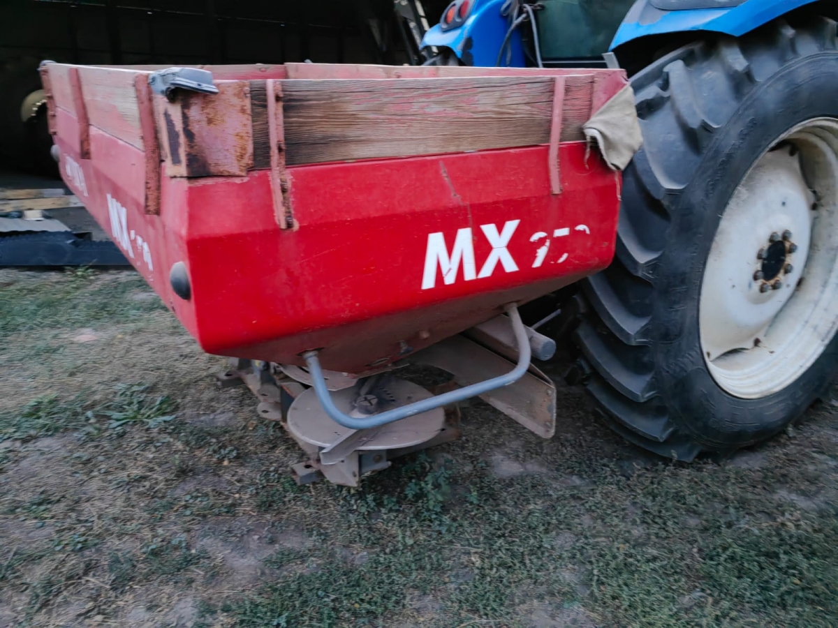 Разбрасыватель удобрений UNIA MX950