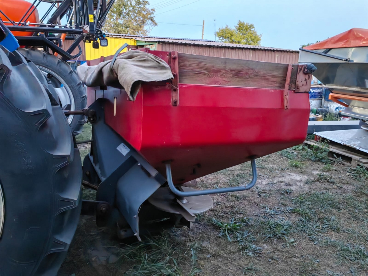 Разбрасыватель удобрений UNIA MX950
