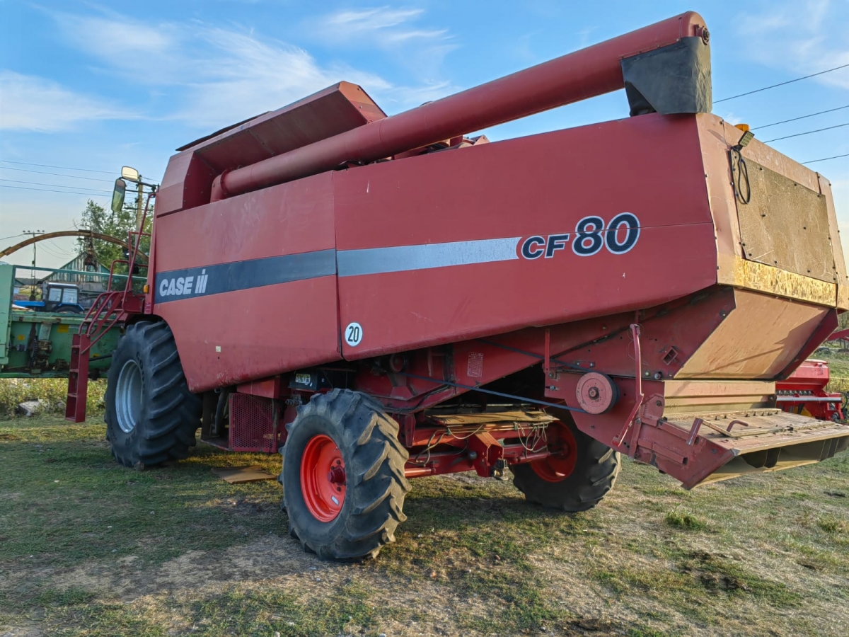 Комбайн Case CF80