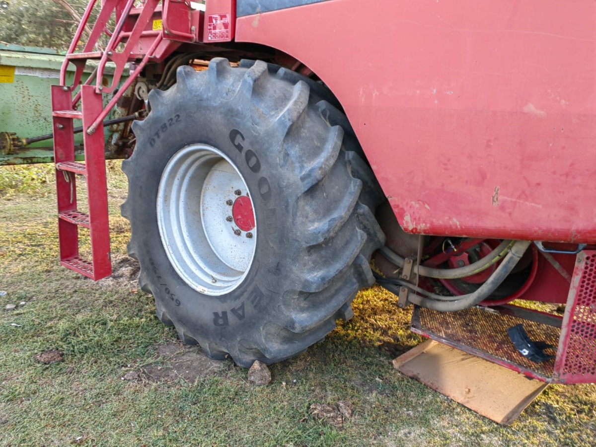 Комбайн Case CF80
