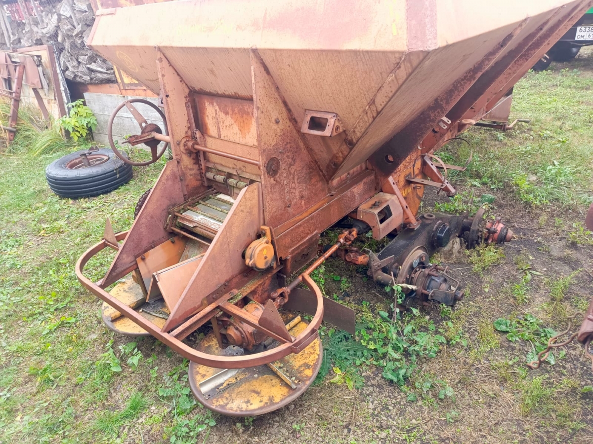 Разбрасыватель минеральных удобрений Мву-5