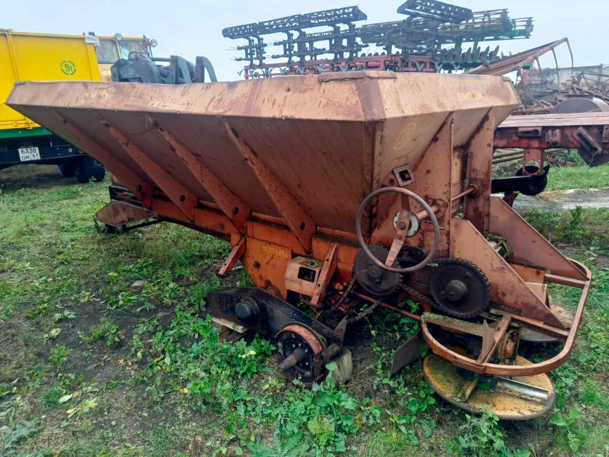 Разбрасыватель минеральных удобрений Мву-5