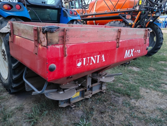Разбрасыватель удобрений UNIA MX950