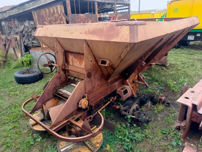 Разбрасыватель минеральных удобрений Мву-5