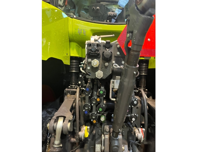 Трактор Claas Axion 960