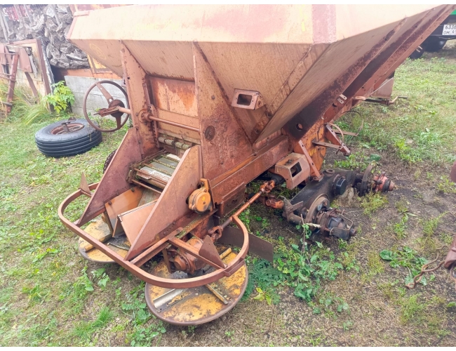 Разбрасыватель минеральных удобрений Мву-5