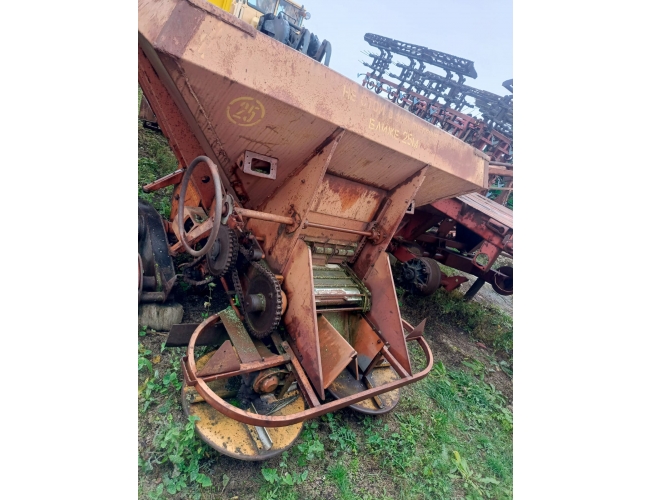 Разбрасыватель минеральных удобрений Мву-5