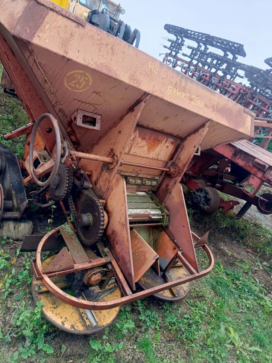 Разбрасыватель минеральных удобрений Мву-5